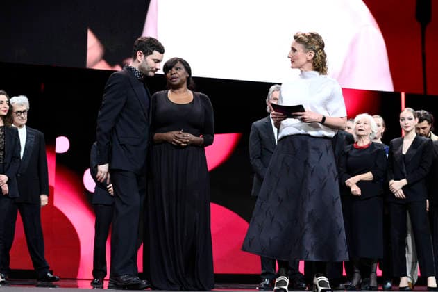 Michael Stütz, Jacqueline Lyanga and Tricia Tuttle with the Golden Bear for Best Film Yellow Letters Yellow Letters at the Closing Ceremony with Award Ceremony at the Berlinale 2026 76 Berlin International Film Festival in the Berlinale Palast Berlin, 21 02 2026 Foto:xN.xKubelkax xFuturexImagex closing_6379
