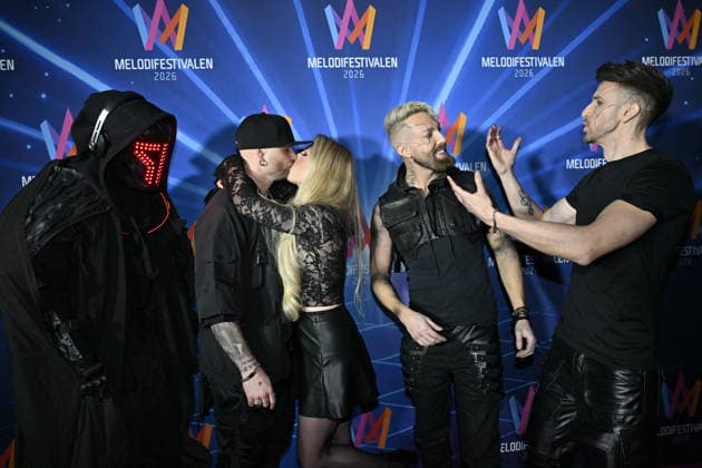 MALMÖ, SWEDEN 20260221 Smash Into Pieces, Apoc, singer Chris Adam kisses his girlfriend Lisa Stalstierna, Benjamin Jennebo and Per Bergquist at the after party after round 4 of Melodifestivalen 2026 in Malmö Arena on Saturday MALMÖ SWEDEN x50090x  Copyright: xJohanxNilsson TTx MELODIFESTIVALEN 2026 MALMÖ VgTuY5g5-xQ