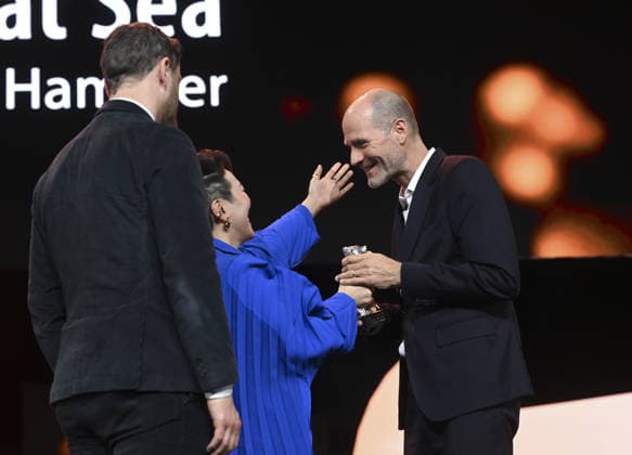 76th Berlin International Film Festival BERLIN, GERMANY - FEBRUARY 21: Director Lance Hammer receives the Silver Bear Jury Prize for his film Queen at Sea during the 76th International Berlin International Film Festival (Berlinale) in Berlin, Germany on February 21, 2026. Halil Sagirkaya Anadolu Berlin Germany. Editorial use only. Please get in touch for any other usage.  Copyright: x2026xAnadoluxHalilxSagirkayax