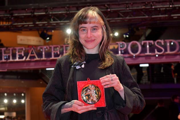 Pepa Lubojacki with the Berlinale Documentary Award for If Pigeons Turned to Gold after the Closing Ceremony with Award Ceremony at the Berlinale 2026 76 Berlin International Film Festival in the Berlinale Palast Berlin, 21 02 2026 Foto:xM.xBehrensx xFuturexImagex closing_6407