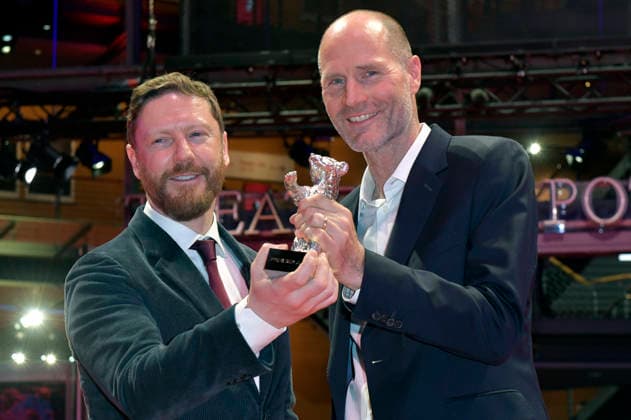 Tristan Goligher and Lance Hammer with the Silver Bear Jury Prize for Queen at Sea after the Closing Ceremony with Award Ceremony at the Berlinale 2026 76 Berlin International Film Festival in the Berlinale Palast Berlin, 21 02 2026 Foto:xM.xBehrensx xFuturexImagex closing_6408