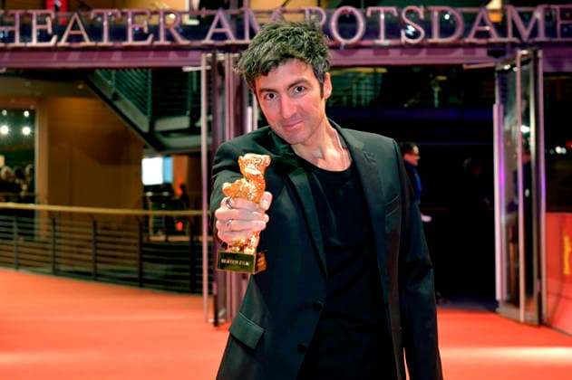 Ilker Catak with the Golden Bear for Best Film Yellow Letters Yellow Letters after the Closing Ceremony with Award Ceremony at the Berlinale 2026 76 Berlin International Film Festival in the Berlinale Palast Berlin, 21 02 2026 Foto:xM.xBehrensx xFuturexImagex closing_6414