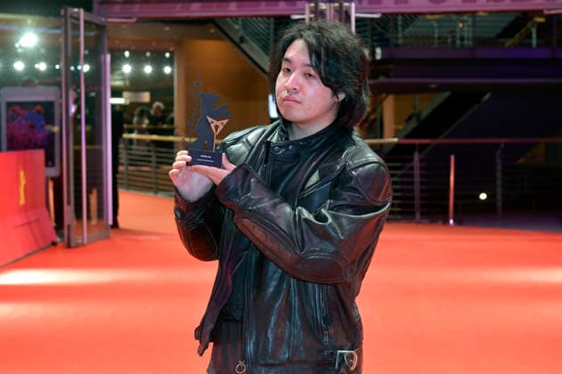 Jingkai Qu with the Berlinale Shorts Cupra Filmmaker Award for Di san xian Kleptomania after the Closing Ceremony with Award Ceremony at the Berlinale 2026 76 Berlin International Film Festival in the Berlinale Palast Berlin, 21 02 2026 Foto:xM.xBehrensx xFuturexImagex closing_6415