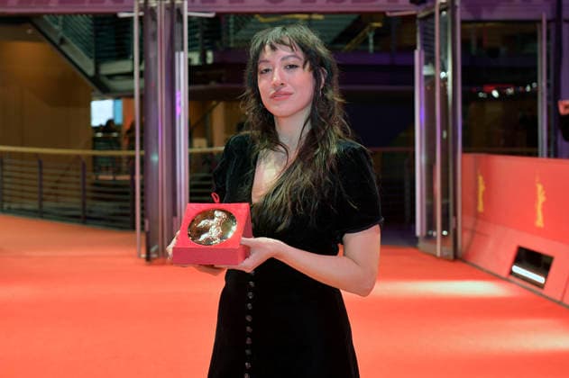 Marie Rose Osta with the Golden Bear for Best Short Film Yawman ma walad Someday a Child after the Closing Ceremony with Award Ceremony at the Berlinale 2026 76 Berlin International Film Festival in the Berlinale Palast Berlin, 21 02 2026 Foto:xM.xBehrensx xFuturexImagex closing_6416
