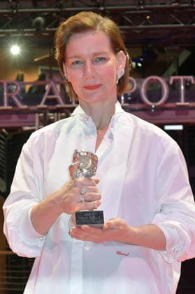 Sandra Hüller with the Silver Bear for Best Actress in Rose after the Closing Ceremony with Award Ceremony at the Berlinale 2026 76 Berlin International Film Festival in the Berlinale Palast Berlin, 21 02 2026 Foto:xM.xBehrensx xFuturexImagex closing_6419