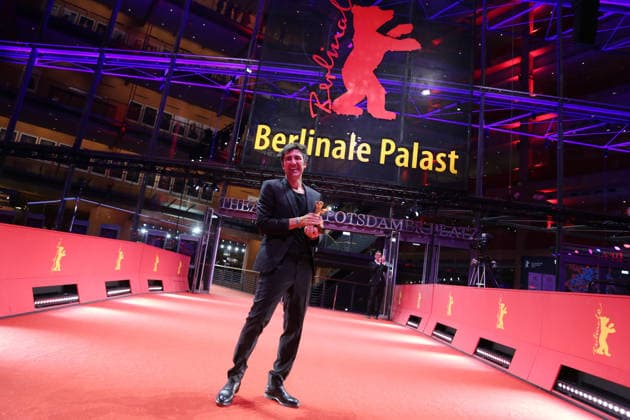 February 21, 2026, Berlin, Germany: German film director and screenwriter Ilker Catak poses with the Golden Bear for Best Film for Gelbe Briefe (Yellow Letters) after the closing ceremony of the 76th Berlin International Film Festival (Berlinale), Europe s first major film festival of the year, in Berlin. The festival runs from February 12 to 22, 2026. Berlin Germany  - ZUMAf146 20260221_zip_f146_012 Copyright: xRouzbehxFouladix