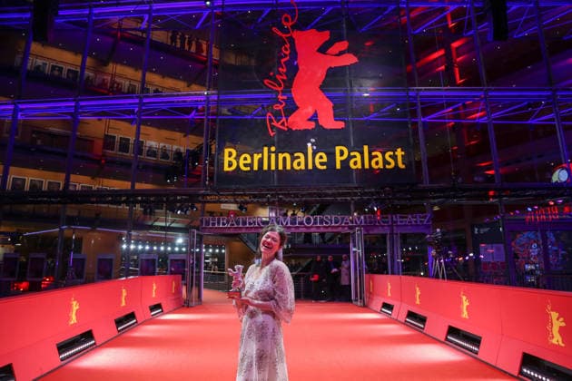 February 21, 2026, Berlin, Germany: Anna Fitch poses with the Silver Bear for Outstanding Artistic Contribution for Yo (Love is a Rebellious Bird) after the closing ceremony of the 76th Berlin International Film Festival (Berlinale), Europe s first major film festival of the year, in Berlin. The festival runs from February 12 to 22, 2026. Berlin Germany  - ZUMAf146 20260221_zip_f146_023 Copyright: xRouzbehxFouladix