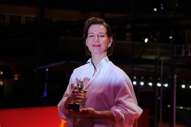 February 21, 2026, Berlin, Germany: Sandra Hueller poses with the Silver Bear for Best Leading Performance for Rose after the closing ceremony of the 76th Berlin International Film Festival (Berlinale), Europe s first major film festival of the year, in Berlin. The festival runs from February 12 to 22, 2026. Berlin Germany - ZUMAf146 20260221_zip_f146_027 Copyright: xRouzbehxFouladix