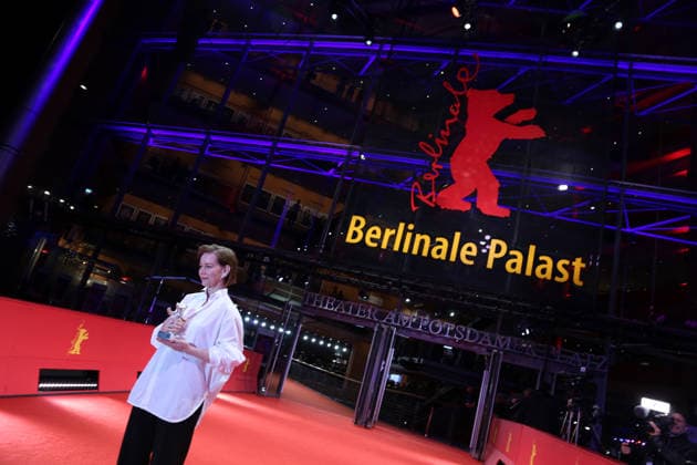 February 21, 2026, Berlin, Germany: Sandra Hueller poses with the Silver Bear for Best Leading Performance for Rose after the closing ceremony of the 76th Berlin International Film Festival (Berlinale), Europe s first major film festival of the year, in Berlin. The festival runs from February 12 to 22, 2026. Berlin Germany - ZUMAf146 20260221_zip_f146_028 Copyright: xRouzbehxFouladix
