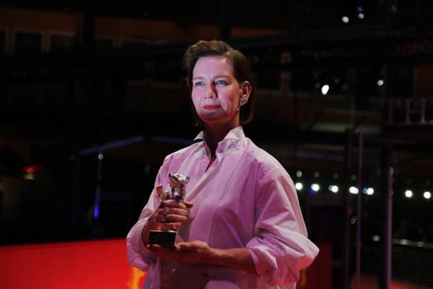 February 21, 2026, Berlin, Germany: Sandra Hueller poses with the Silver Bear for Best Leading Performance for Rose after the closing ceremony of the 76th Berlin International Film Festival (Berlinale), Europe s first major film festival of the year, in Berlin. The festival runs from February 12 to 22, 2026. Berlin Germany - ZUMAf146 20260221_zip_f146_034 Copyright: xRouzbehxFouladix