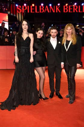 Alessa Savage, Safiya Benaddi, Caolan O Gorman and guest at the Closing Ceremony with Award Ceremony at the Berlinale 2026 76 Berlin International Film Festival at the Berlinale Palast Berlin, 21 02 2026 Foto:xC.xNiehausx xFuturexImagex closing_6428