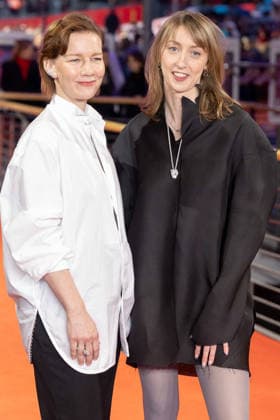 Award ceremony, Berlinale red carpet, Berlin, 21 02 2026 Sandra Hueller, Caro Braun on the red carpet before the closing gala of the 76th Berlinale at the Theater am Potsdamer Platz Berlin on 21 02 2026 The 76th Berlin International Film Festival takes place from February 12 to 22, 2026 Berlin Theater am Potsdamer Platz Copyright: xJensxFinkex