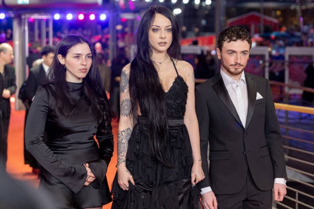 Award Ceremony, Berlinale Red Carpet, Berlin, 21 02 2026 Safiya Benaddi, Alessa Savage and Caol‡n O Gorman on the Red Carpet before the Closing Gala of the 76th Berlinale at the Theater am Potsdamer Platz Berlin on 21 02 2026 The 76th Berlin International Film Festival takes place from 12 to 22 February 2026 Berlin Theater am Potsdamer Platz Copyright: xJensxFinkex