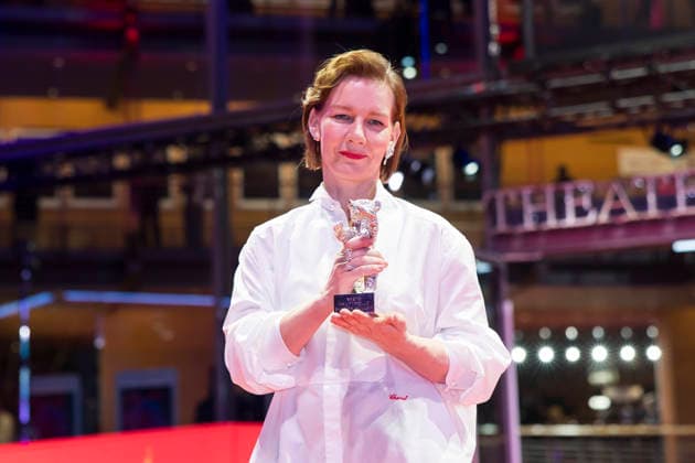 Berlinale, award winners at the Theater am Potsdamer Platz, Berlin, 21 02 2026 Sandra Hüller poses with the Silver Bear for Best Acting Performance in a Leading Role in a Motion Picture Rose after the award ceremony at the closing gala of the Berlinale at the Theater am Potsdamer Platz in Berlin on 21 02 2026 Copyright: xBenxKriemannx