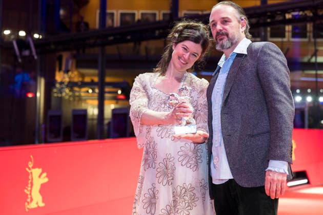 Berlinale, award winners at Theater am Potsdamer Platz, Berlin, 21 02 2026 Anna Fitch US director and Banker White US director pose with the Silver Bear for Outstanding Artistic Achievement for the film Yo Love is a Rebellious Bird after the Copyright: xBenxKriemannx
