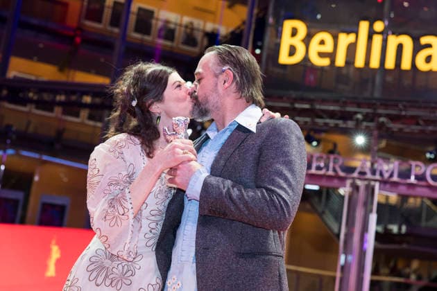 Berlinale, award winners at Theater am Potsdamer Platz, Berlin, 21 02 2026 Anna Fitch US director and Banker White US director pose with the Silver Bear for Outstanding Artistic Achievement for the film Yo Love is a Rebellious Bird after the Copyright: xBenxKriemannx