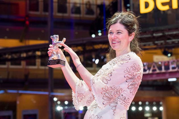 Berlinale, award winners at the Theater am Potsdamer Platz, Berlin, 21 02 2026 Anna Fitch US director poses with the Silver Bear for the exceptional artistic achievement in the film Yo Love is a rebellious bird after the award ceremony at the closing gala of the Berlinale a Copyright: xBenxKriemannx