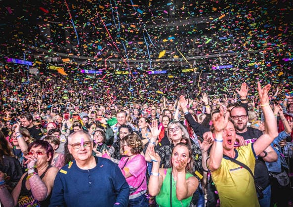 21 02 2026, xlakx, Entertainment, 90s Super Show v l Children of the 90s with confetti at the 90s Super Show in the Uber Arena Berlin Berlin Daniel Lakomski