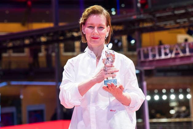 Sandra Hüller with the Silver Bear for Best Actress in Rose after the Closing Ceremony with Award Ceremony at the Berlinale 2026 76 Berlin International Film Festival in the Berlinale Palast Berlin, 21 02 2026 Foto:xB.xKriemannx xFuturexImagex closing_6502