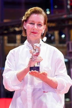 Sandra Hüller with the Silver Bear for Best Actress in Rose after the Closing Ceremony with Award Ceremony at the Berlinale 2026 76 Berlin International Film Festival in the Berlinale Palast Berlin, 21 02 2026 Foto:xB.xKriemannx xFuturexImagex closing_6505