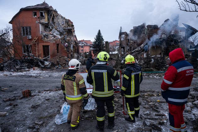 Aftermath of a Russian attack on Kyiv KYIV, UKRAINE - FEBRUARY 22: Emergency services are seen working at the site of a Russian missile attack in Kyiv, Ukraine, on February, 22, 2026. 1 man was killed in the attack, 15 people are wounded, among them 4 children. Danylo Antoniuk Anadolu Kyiv Ukraine. Editorial use only. Please get in touch for any other usage.  Copyright: x2026xAnadoluxDanyloxAntoniukx