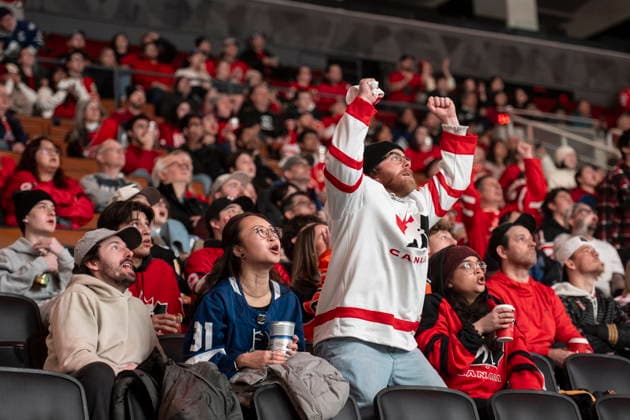 February 22, 2026, Toronto, On, CANADA: Fans at a watch party at Scotiabank Arena react as they watch the Olympic men s hockey final between Canada and the United States, in Toronto, on Sunday, Feb. 22, 2026. Toronto CANADA  - ZUMAc35_ 20260222_zaf_c35_041 Copyright: xEduardoxLimax