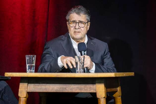 Premiere von Seim Frühschoppen gibt es am Sonntag, 22. Februar 2026, zwischen 11 und 13 Uhr an der Lothringer Straße 64. Initiator Heinz Wagner kann direkt einen hochkarätigen Gast ankündigen. Mit dem SPD-Politiker Sigmar Gabriel kommt der ehemalige Vizekanzler und Bundesaußenminister nach Oberhausen. 22.02.2026 in Oberhausen ** NUR FÜR REDAKTIONELLE ZWECKE ** EDITORIAL USE ONLY **<p>Premiere von Seim Frühschoppen gibt es am Sonntag, 22. Februar 2026, zwischen 11 und 13 Uhr an der Lothringer Straße 64. Initiator Heinz Wagner kann direkt einen hochkarätigen Gast ankündigen. Mit dem SPD-Politiker Sigmar Gabriel kommt der ehemalige Vizekanzler und Bundesaußenminister nach Oberhausen. 22.02.2026 in Oberhausen Deutschland Copyright: DanielxAttia doc84oqv62jssjwjrv9kg9 ,EDITORIAL USE ONLY