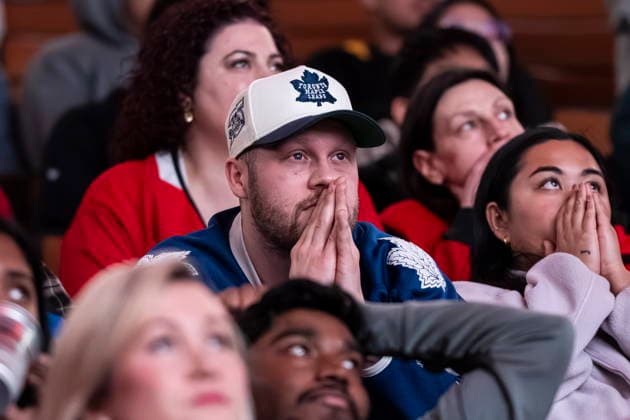 February 22, 2026, Toronto, On, CANADA: Fans attending a watch party at Scotiabank Arena look dejected after Canada s defeat to the United States in the Olympic men s hockey final in Toronto, Sunday, February 22, 2026. Toronto CANADA  - ZUMAc35_ 20260222_zaf_c35_106 Copyright: xEduardoxLimax