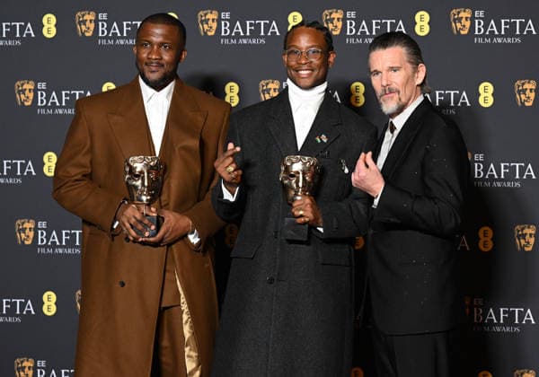Nigerian- British writer directors Wale Davies and Akinola Davies Jr. and American actor Ethan Hawke attend the Winners Room at the EE BAFTA Film Awards at the Royal Festival Hall in London, England on Sunday, February 22, 2026.  LON202602221108 RUNExHELLESTAD