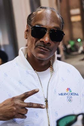 Milan, Celebrity sightings during the XXV Olympic Winter Games Milan Cortina 2026 - Snoop Dogg exits the Park Hyatt Milan hotel. Pictured: Snoop Dogg (American rapper, actor, and NBC correspondent for the Milan Cortina 2026 Olympics)  Copyright: xAlessandroxBremecx xipa-agency.netx xx IPA_Agency_IPA71906464