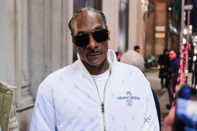 Milan, Celebrity sightings during the XXV Olympic Winter Games Milan Cortina 2026 - Snoop Dogg exits the Park Hyatt Milan hotel. Pictured: Snoop Dogg (American rapper, actor, and NBC correspondent for the Milan Cortina 2026 Olympics)  Copyright: xAlessandroxBremecx xipa-agency.netx xx IPA_Agency_IPA71906469