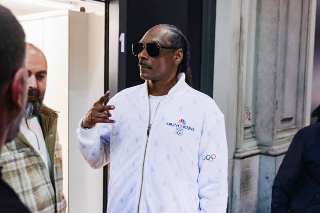 Milan, Celebrity sightings during the XXV Olympic Winter Games Milan Cortina 2026 - Snoop Dogg exits the Park Hyatt Milan hotel. Pictured: Snoop Dogg (American rapper, actor, and NBC correspondent for the Milan Cortina 2026 Olympics)  Copyright: xAlessandroxBremecx xipa-agency.netx xx IPA_Agency_IPA71906472