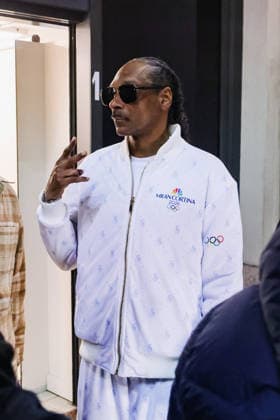 Milan, Celebrity sightings during the XXV Olympic Winter Games Milan Cortina 2026 - Snoop Dogg exits the Park Hyatt Milan hotel. Pictured: Snoop Dogg (American rapper, actor, and NBC correspondent for the Milan Cortina 2026 Olympics)  Copyright: xAlessandroxBremecx xipa-agency.netx xx IPA_Agency_IPA71906475