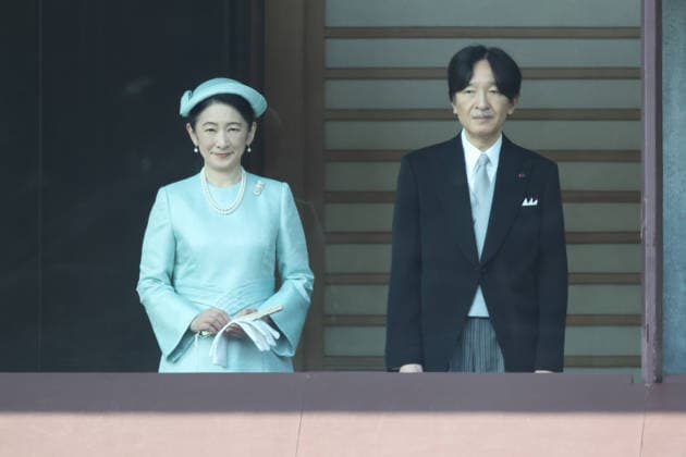February 23, 2026, Tokyo, Japan: (L to R) CROWN PRINCESS AKISHINO of Japan and CROWN PRINCE AKISHINO of Japan attend Emperor Naruhito s birthday celebration at the Imperial Palace, where crowds gathered to honor this special occasion. Tokyo Japan  - ZUMAm191 20260223_aap_m191_013 Copyright: xRodrigoxReyesxMarinx