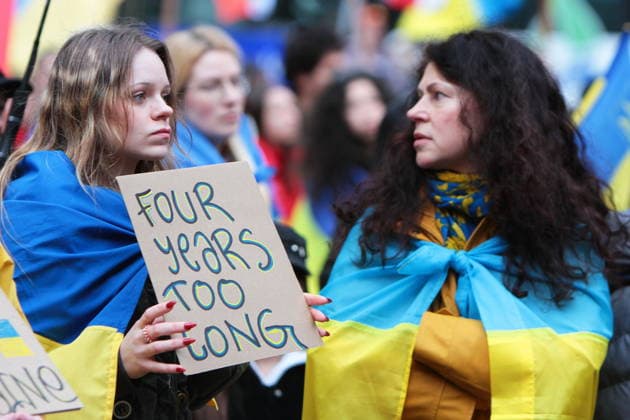 February 22, 2026, Vancouver, Bc, Canada: A woman holding Placard in Global Rally For Ukraine.Global Rally For Ukraine marking four years since Russia s full-scale invasion,taking place on February 22 at 2:00 PM at the vancouver Art Gallery. Vancouver Canada  - ZUMAa223 20260222_zip_a223_021 Copyright: xMazyarxAsadix