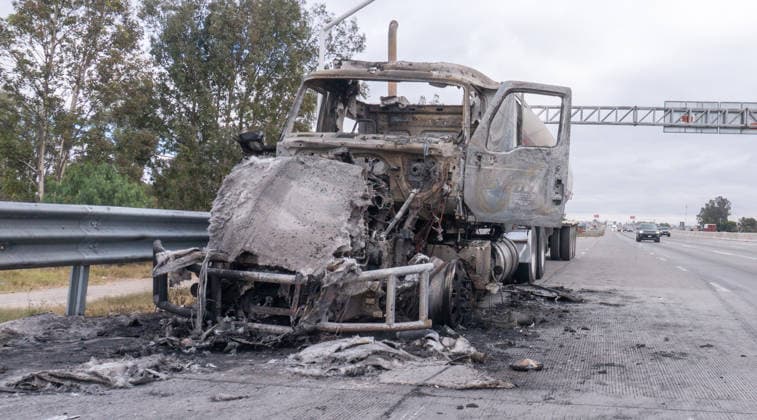 Trucks burned in response to the Killed of the Jalisco Nueva Generacion Cartel leader A burned-out truck is seen on the Mexico-Queretaro highway. Following the killing of drug lord Nemesio Ruben Oseguera Cervantes, known as El Mencho, leader of the Jalisco Nueva Generacion Cartel, drug blockades were reported in several cities across the country in response to the killing of the Jalisco Cartel leader. on February 22, 2026 in Queretaro, Mexico. (Photo by Jose Carrera Eyepix Group) Copyright: xJosexCarrera EyepixxGroupx JFC_22022026_176434