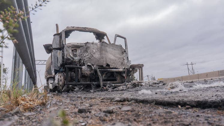 Trucks burned in response to the Killed of the Jalisco Nueva Generacion Cartel leader A burned-out truck is seen on the Mexico-Queretaro highway. Following the killing of drug lord Nemesio Ruben Oseguera Cervantes, known as El Mencho, leader of the Jalisco Nueva Generacion Cartel, drug blockades were reported in several cities across the country in response to the killing of the Jalisco Cartel leader. on February 22, 2026 in Queretaro, Mexico. (Photo by Jose Carrera Eyepix Group) Copyright: xJosexCarrera EyepixxGroupx JFC_22022026_176437