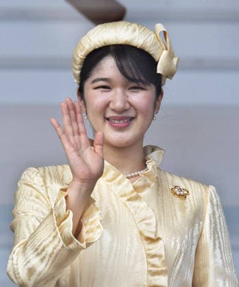 Japan s Princess Aiko wave to well-wishers during Emperor Naruhito s 66th birthday greeting at the East Plaza, Imperial Palace in Tokyo, Japan on Monday, February 23, 2026.  TKP2026022313 KEIZOxMORI