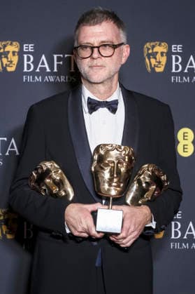Paul Thomas Anderson with the awards for Best Director, Best Screenplay and Best Film One Battle After Another at the BAFTA Film Awards 2026 79th British Academy Film Awards at the Royal Festival Hall London, 22 02 2026 Foto:xJ.xEdwardsx xFuturexImagex bafta_6209
