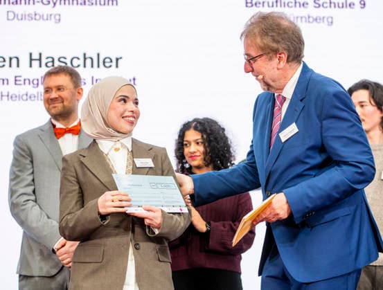 Fatma Kan German Teacher Award 2025 EUR, Germany, Berlin, 23 02 2026 The best teacher is Fatma Kan from Quinoa Schule integrierte Sekundarschule Berlin Award ceremony of the German Teacher Award 2025 Ten teachers, three school administrators and five teaching teams from ten federal states are honored for their outstanding achieveme