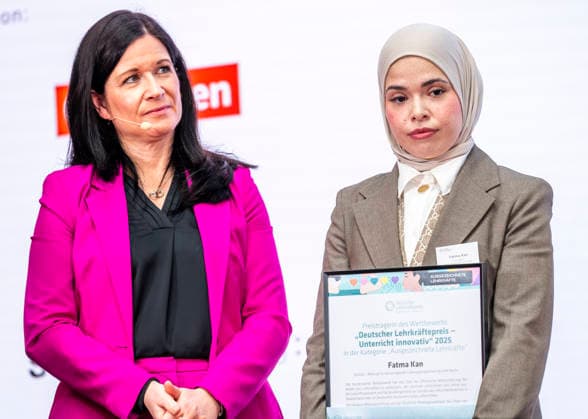 Fatma Kan German Teacher Award 2025 EUR, Germany, Berlin, 23 02 2026 Senator for Education Katharina Günther Wünsch CDU The best teacher is Fatma Kan from Quinoa Schule integrierte Sekundarschule Berlin Award ceremony of the German Teacher Award 2025 Ten teachers, three school admi