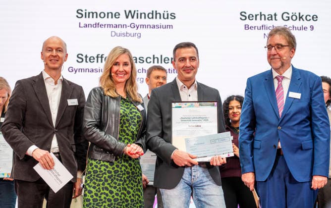 Serhat Gökce German Teacher Award 2025 EUR, Germany, Berlin, 23 02 2026 Anna Stolz center left Bavarian State Minister for Education and Culture presents Serhat Gökce center right from Berufliche Schule 9 in Nure