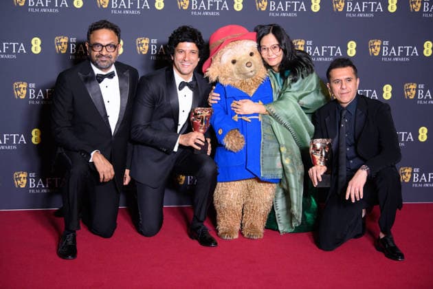 EE BAFTA Film Awards 2026 Winners - Royal Festival Hall, Southbank, London Paddington Bear (C) poses with (L to R) Alan McAlex, Farhan Akhtar, Lakshmipriya Devi and Ritesh Sidhwani pose with their BAFTA for Best Children and Family Film award for Boong in the Winners Room at the EE BAFTA Film Awards 2026 at Royal Festival Hall, Southbank in London, England, UK on Sunday 22 February, 2026., Credit:Justin Ng Avalon UK, England, London, Royal Festival Hall, Southbank Copyright: xJustinxNgx xAvalonx 1077638413