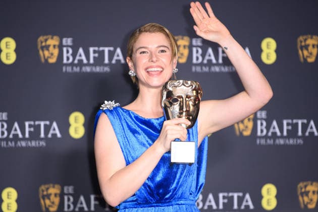 EE BAFTA Film Awards 2026 Winners - Royal Festival Hall, Southbank, London Jessie Buckley poses with her BAFTA for Best Actress for the film Hamnet in the Winners Room at the EE BAFTA Film Awards 2026 at Royal Festival Hall, Southbank in London, England, UK on Sunday 22 February, 2026., Credit:Justin Ng Avalon UK, England, London, Royal Festival Hall, Southbank Copyright: xJustinxNgx xAvalonx 1077638615