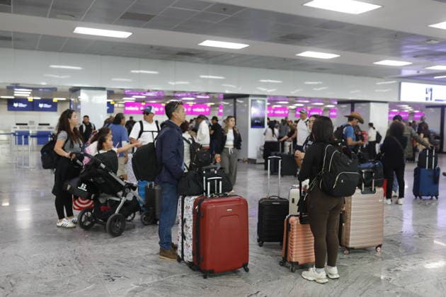 Security measures in Jalisco, Mexico amid volatile situation TLAJOMULCO DE ZUNIGA, MEXICO - FEBRUARY 23: Users of the Guadalajara International Airport wait for their departure flights that remain delayed in Tlajomulco de Zuniga, Jalisco, on February 23, 2026. The Jalisco state government urged residents to remain at home, suspended public transportation, and activated a red alert amid threats to public safety following a military operation targeting the Jalisco New Generation Cartel in the town of Tapalpa, about 130 kilometers (80 miles) south of Guadalajara, the capital of Jalisco state. Stringer Anadolu Guadalajara Mexico. Editorial use only. Please get in touch for any other usage.  Copyright: x2026xAnadoluxStringerx
