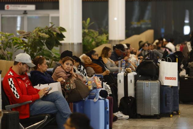 Security measures in Jalisco, Mexico amid volatile situation TLAJOMULCO DE ZUNIGA, MEXICO - FEBRUARY 23: Users of the Guadalajara International Airport wait for their departure flights that remain delayed in Tlajomulco de Zuniga, Jalisco, on February 23, 2026. The Jalisco state government urged residents to remain at home, suspended public transportation, and activated a red alert amid threats to public safety following a military operation targeting the Jalisco New Generation Cartel in the town of Tapalpa, about 130 kilometers (80 miles) south of Guadalajara, the capital of Jalisco state. Stringer Anadolu Guadalajara Mexico. Editorial use only. Please get in touch for any other usage.  Copyright: x2026xAnadoluxStringerx