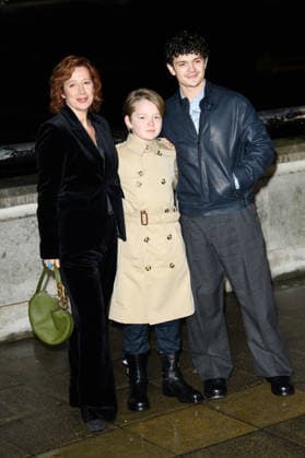 LFW AW26 Burberry Show Arrivals - Old Billingsgate Market, London, UK (L-R) - Katy Cavanagh and sons Jacobi Jupe and Noah Jupe attends Burberry s AW26 Runway Show at Old Billingsgate Market in London, England, UK on Monday 23 February 2026 during London Fashion Week February 2026., Credit:Justin Ng Avalon UK, England, London, Old Billingsgate Market  Copyright: xJustinxNgx xAvalonx 1077782441