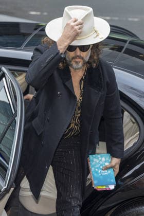 Russell Brand appears at court in London LONDON, ENGLAND - FEBRUARY 24: Russell Brand arrives at Southwark Crown Court to appear for a plea hearing, where he is charged with rape and sexual assault against two women in 2009, in London, United Kingdom on February 24, 2026. Marcin Nowak Anadolu London United Kingdom. Editorial use only. Please get in touch for any other usage.  Copyright: x2026xAnadoluxMarcinxNowakx