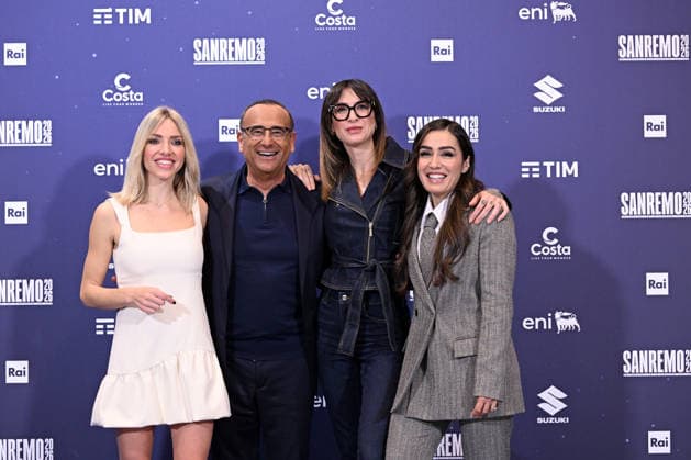 February 24, 2026, Sanremo, Rome, Italy: February 24, 2026, Sanremo. 76th Italian Song Festival. Photocall. Pictured is Carlo Conti with PrimaFestival presenters Carolina Rey, Ema Stokholma, and Manola Moslehi. Sanremo Italy  - ZUMAa289 20260224_zia_a289_118 Copyright: xMariaxLauraxAntonellix