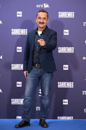 February 24, 2026, Sanremo, Rome, Italy: February 24, 2026, Sanremo. 76th Italian Song Festival. Photocall. Pictured is Nicola Savino from DopoFestival. Sanremo Italy  - ZUMAa289 20260224_zia_a289_180 Copyright: xMariaxLauraxAntonellix